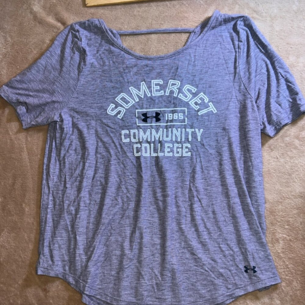Under Armor Women Medium Grey Somerset Community College  Athletic Loose Fit Top
